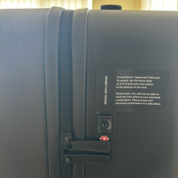 ✈️🧳 Herschel Heritage™ Hardshell Luggage | Carry On - 35L - Black NEW!!! 🧳✈️ - Picture 5 of 11